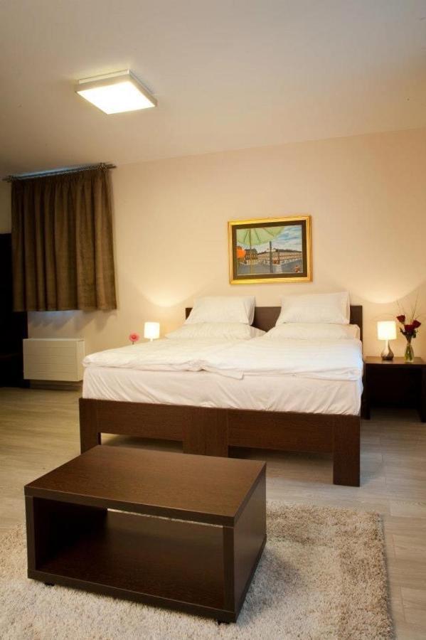 4Rooms Roztoky Exterior photo